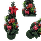 Dekoratīvā Ziemassvētku eglīte uz biroja galda