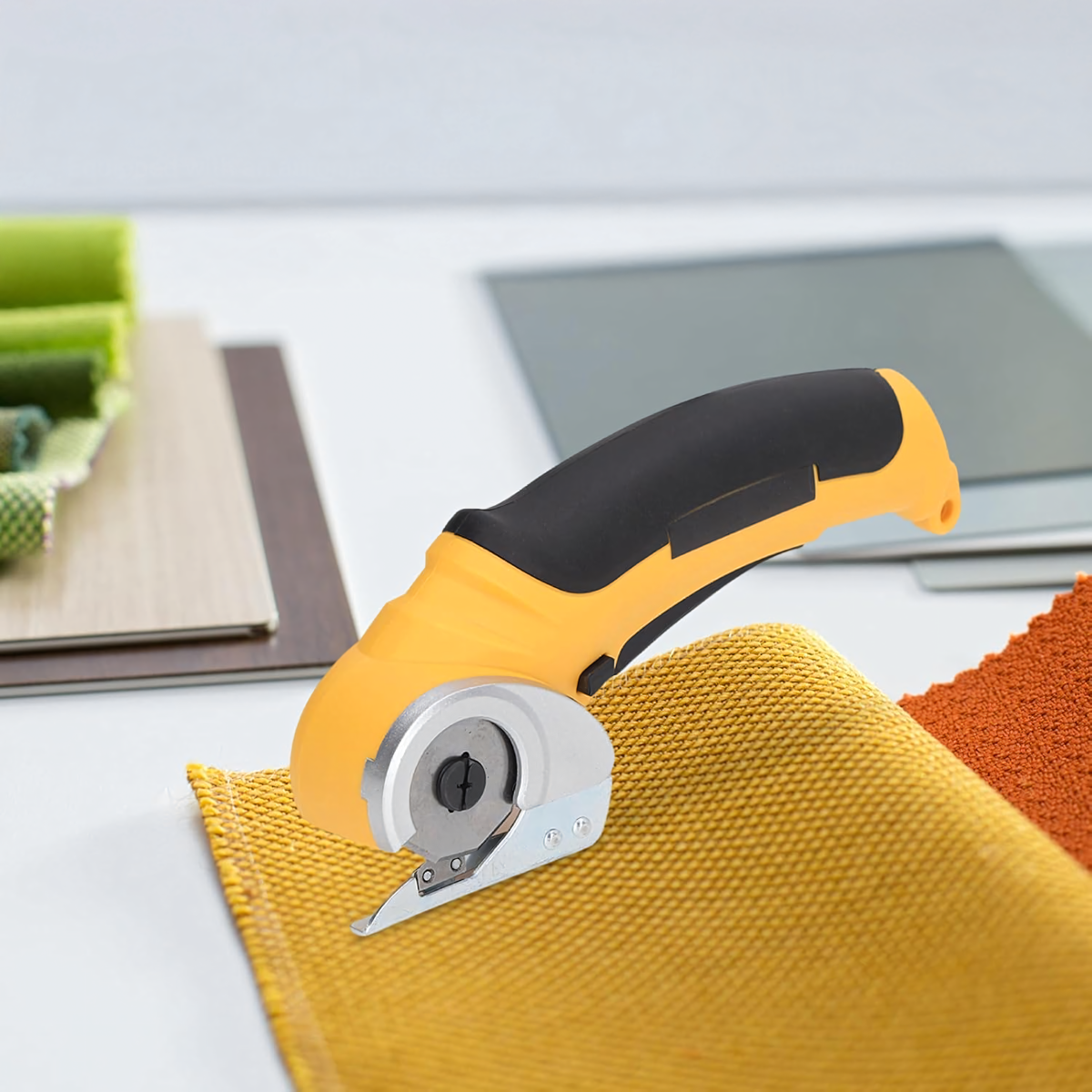 Bezvadu auduma griešanas mašīna