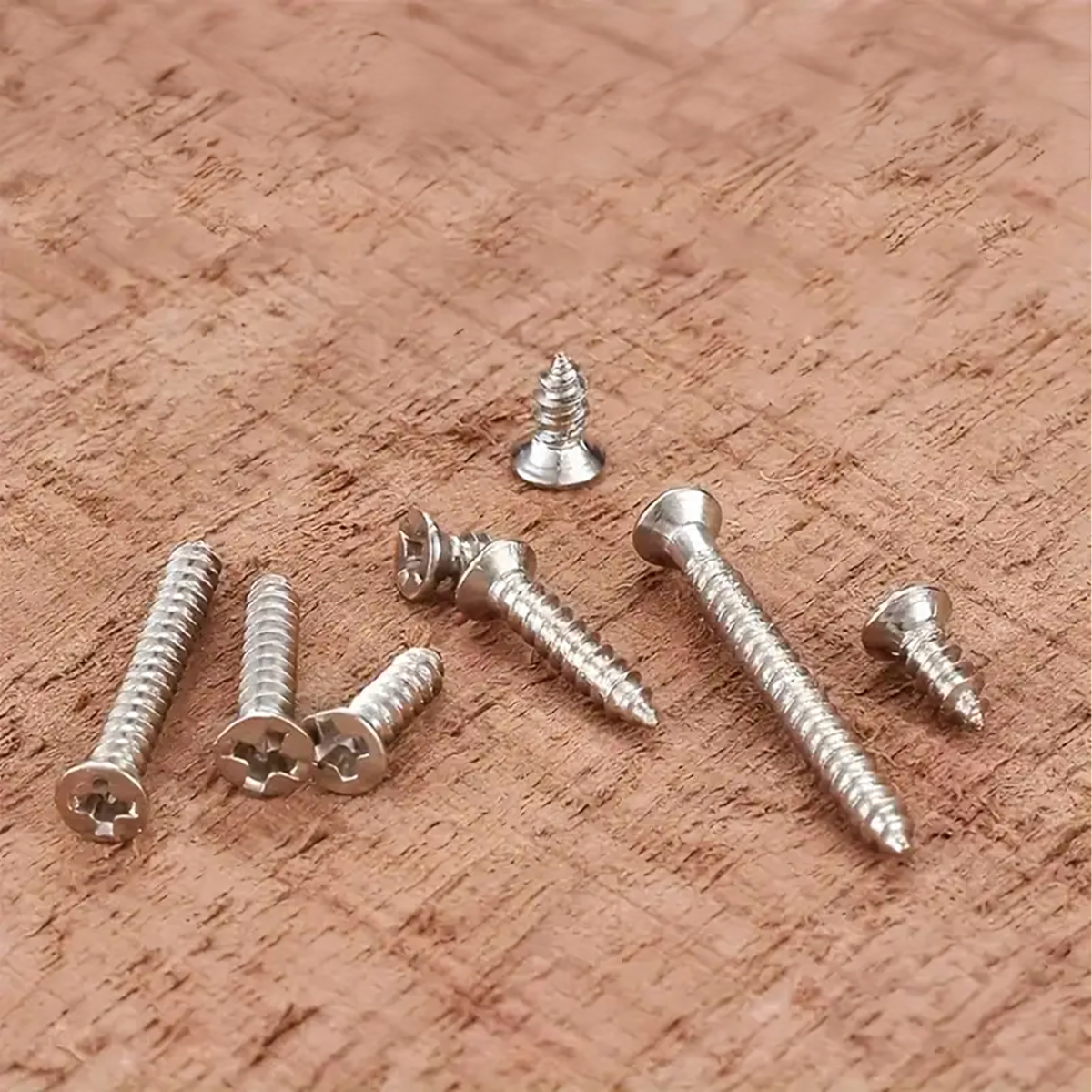 Universālie skrūvju komplekts M2 koksnei elektronikai tēraudam 800 gab