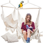 Brazīliešu stila piekaramais šūpuļkrēsls ar spilveniem, bēšs, boho stilā