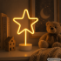 Balta zvaigznes formas galda lampiņa ar 100 led un usb barošanu – liela, 25,5cm